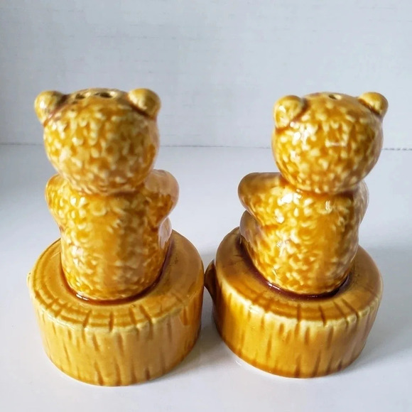 Vintage set of 2 Teddy Bear  Souvenir Salt/Pepper Shakers. - Picture 2 of 6
